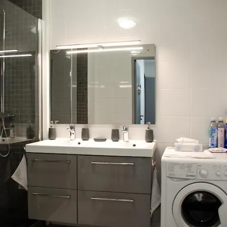 Apartament Plein Coeur Chartrons- Ascenseur Et 2 Places De Parking *