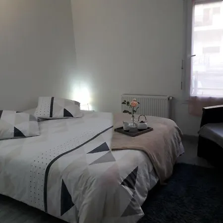 Apartament Plein Coeur Chartrons- Ascenseur Et 2 Places De Parking *